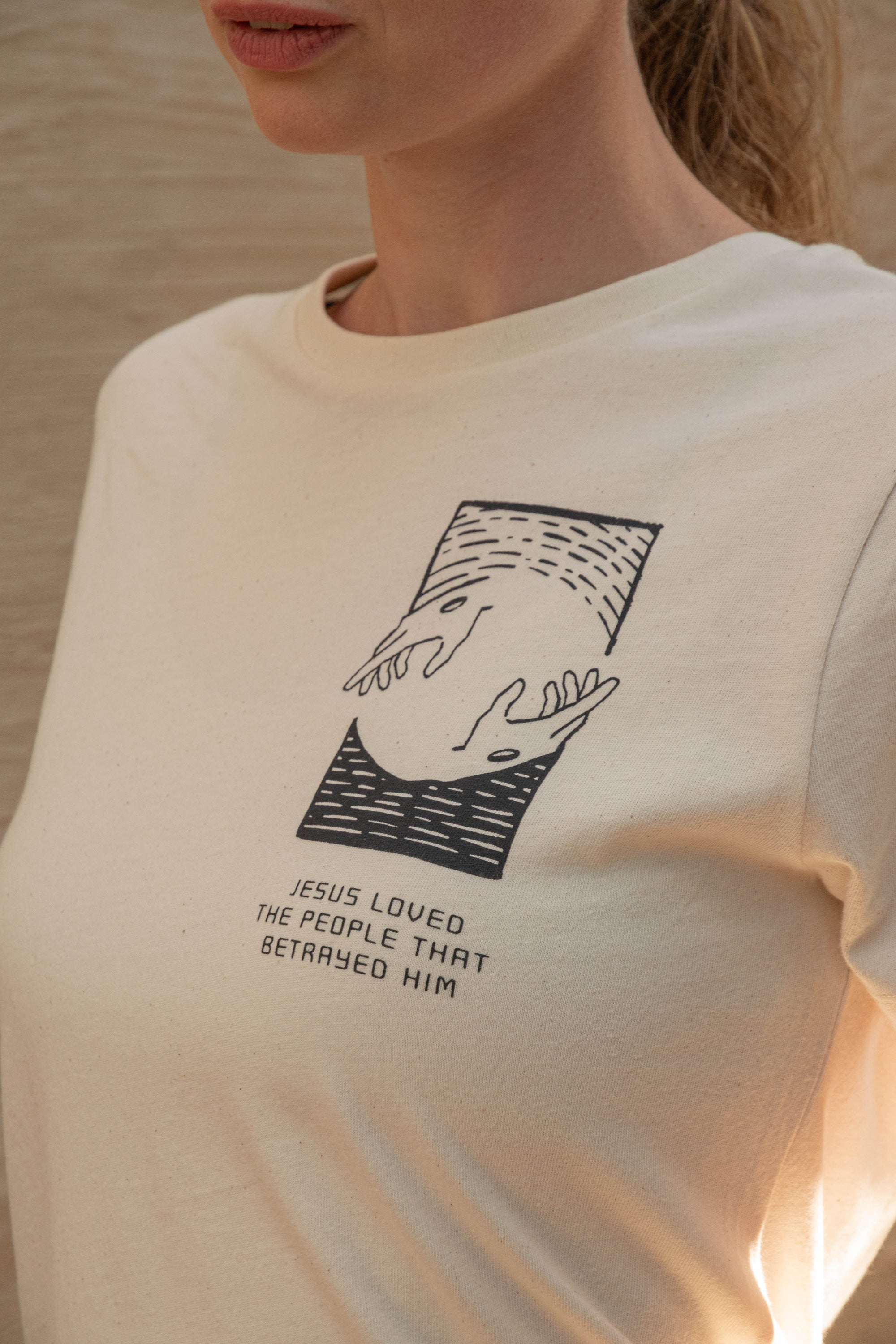 Basic T-shirt Sora Jesus loved the people that betrayed him